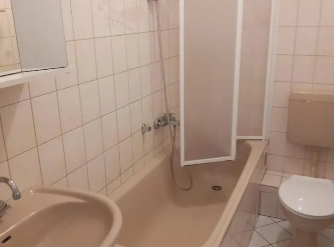 Monteurzimmer/ferienwohnung شقة *